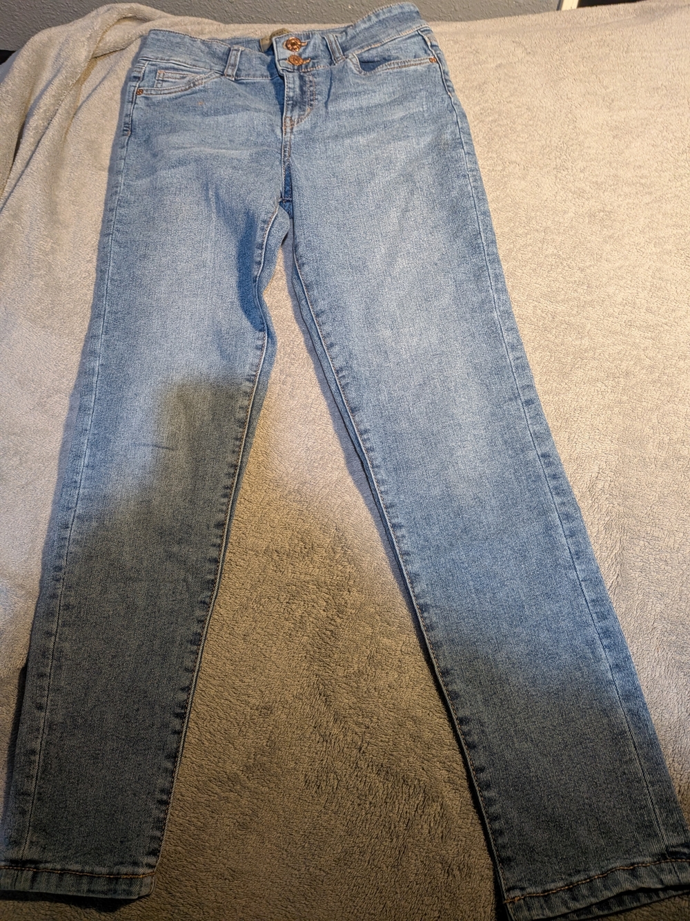 Classic Light Blue Women's Jeans - Timeless Denim